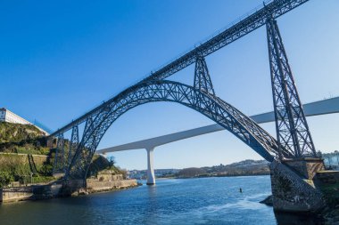 Maria Pia Köprüsü, Douro nehri üzerinde, Porto, Portekiz.