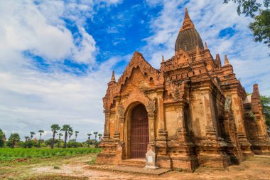 Bagan, Myanmar 'daki antik tapınak. Bagan, Orta Myanmar 'da (eski adıyla Burma), Mandalay' ın güneybatısında bulunan antik bir şehirdir..