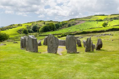 Dromberg Taş Çemberi 'ndeki harabeler, İrlanda