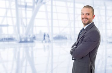 Ofisteki mutlu iş adamı portresi.