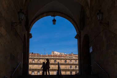 Salamanca, İspanya: Plaza Mayor, Salamanca 'da turistler. Salamanca şehri, Kastilya ve Len, İspanya.