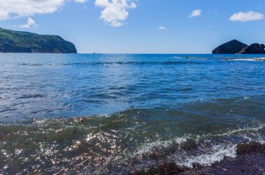 Sao Miguel adasındaki Mosteiros kasabasının kıyısında. Sao Miguel Atlantik Okyanusu 'ndaki Azores takımadasının bir parçasıdır..