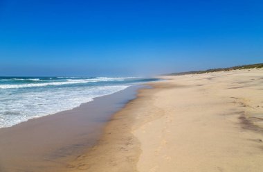 Portekiz, Aveiro yakınlarında güzel boş bir sahil.