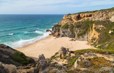 Portekiz, Alentejo 'da güzel boş bir sahil.