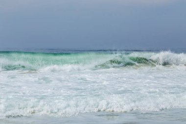 Portekiz, Aveiro yakınlarındaki boş bir sahilde dalgalar
