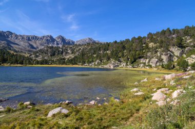 Andorra 'daki Primer Gölü, Pirene Dağları