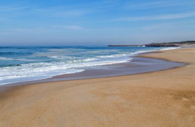 Portekiz, Aveiro yakınlarında güzel boş bir sahil.