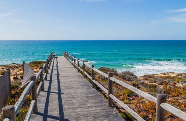 Portekiz, Alentejo 'da güzel boş bir sahil.