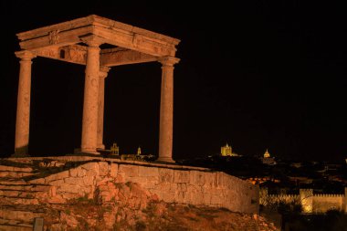 İspanya 'nın Avila kenti, 4 kutbun gece görüşü, (Los 4 Postes). Avila, İspanya