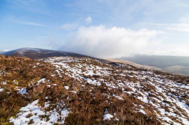 Anu 'nun Papaları' nda Kar, Co Kerry, İrlanda