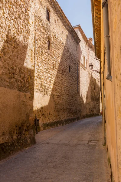 İspanya Kastilya La Mancha 'da Toledo dar caddesi