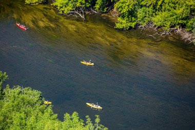 Domme, Aquitane, Fransa 'dan Dordogne Vadisi' nin üzerinden