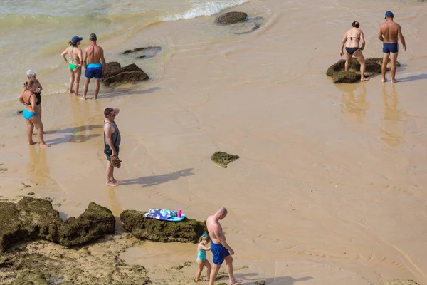 Albufeira Portugal Emberek Híres Strand Olhos Agua Albufeira Strand Része — Stock Fotó