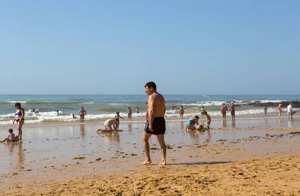 Albufeira Portugal Emberek Híres Strand Olhos Agua Albufeira Strand Része — Stock Fotó