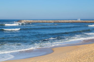 Portekiz, Aveiro yakınlarında güzel boş bir sahil.