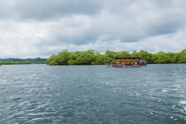 Bocas Del Toro Panamá Turistas Buscando Vida Marina Barco Bocas — Foto de Stock
