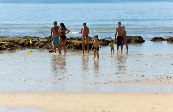 Albufeira Portugal Emberek Híres Strand Olhos Agua Albufeira Strand Része — Stock Fotó