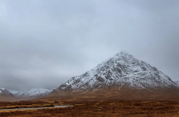 Highlands Χιονισμένα Βουνά Στη Βροχή Στο Glencoe Σκωτία — Φωτογραφία Αρχείου