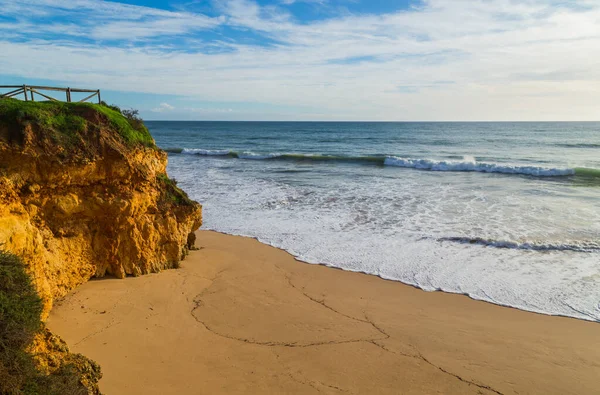 Krásná Prázdná Pláž Blízkosti Portimao Algarve Portugalsko — Stock fotografie