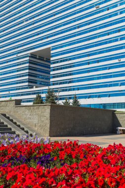 Nur-Sultan, Kazakistan - Nurzhol bulvarındaki modern ofis binasını kapatın, Nur-Sultan, Astana; Kazakistan