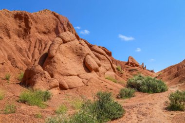 Kırgızistan 'da yedi boğa ve kırık kalp, Kırgızistan' da Jeti Oğuz kanyonu, Issyk-Kul bölgesi, Orta Asya