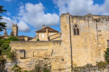 Aquitaine, Fransa 'daki Aziz Emilion' un eski binaları.