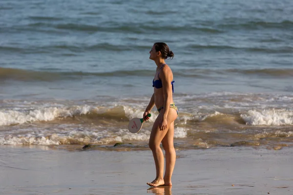 Albufeira Portugalia Ludzie Słynnej Plaży Olhos Agua Albufeira Znajduje Się — Zdjęcie stockowe