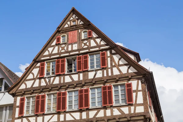 Bâtiment Historique Colombages Bois Foncé Avec Balcons Éléments Décoratifs Tubingen — Photo