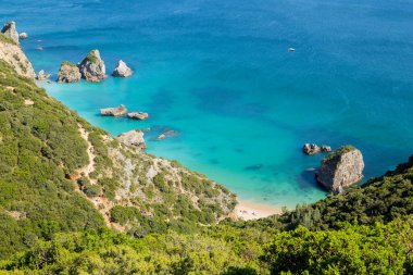 Portekiz, Setubal 'deki Ulusal Park Arrabida manzarası çok güzel..