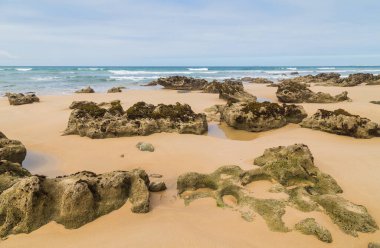 Portekiz, Alentejo 'da güzel boş bir sahil.