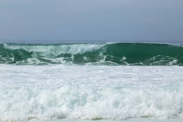 Fale Pustej Plaży Pobliżu Aveiro Portugalia — Zdjęcie stockowe