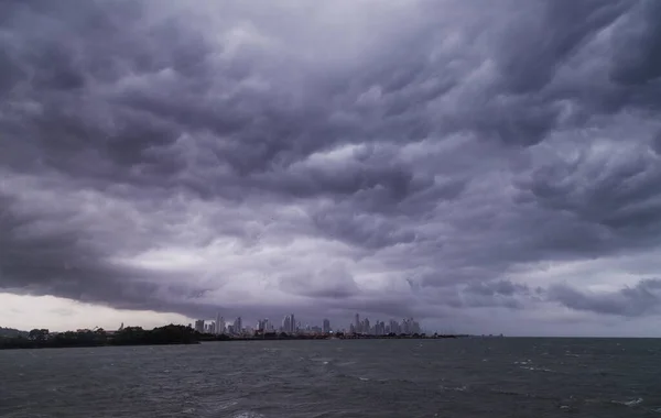 Panama City Unter Stürmischem Himmel — Stockfoto