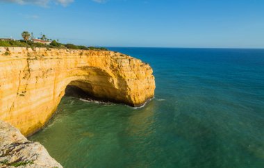Algarve, Benagil, Portekiz sahillerindeki uçurumlar