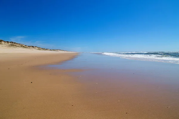 Piękna Pusta Plaża Pobliżu Sao Martinho Porto Portugalia — Zdjęcie stockowe