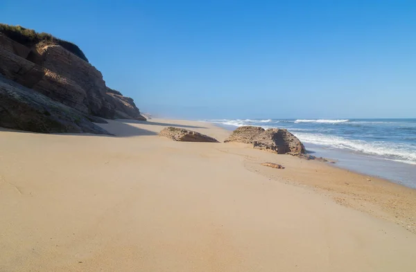 Чудовий Пустий Пляж Поблизу Сан Мартінью Порту Португалія — стокове фото