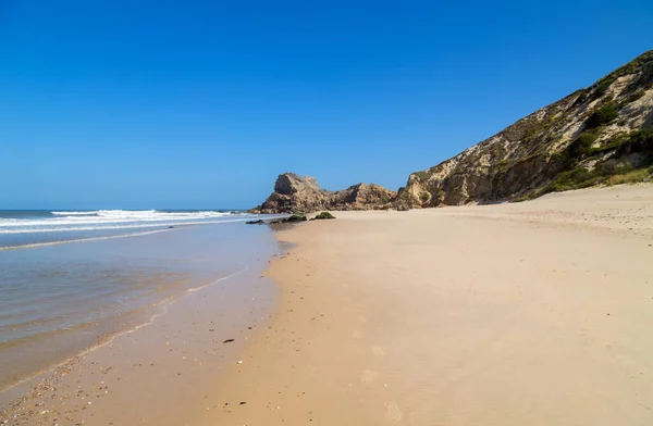 葡萄牙波尔图圣马蒂纽附近美丽的空旷海滩 — 图库照片