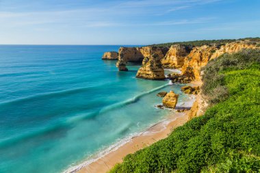 Algarve, Lagoa, Portekiz 'in sahil kayalıkları
