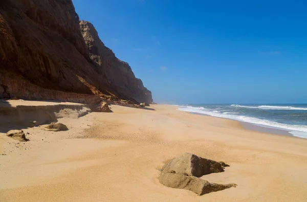 Piękna Pusta Plaża Pobliżu Sao Martinho Porto Portugalia — Zdjęcie stockowe