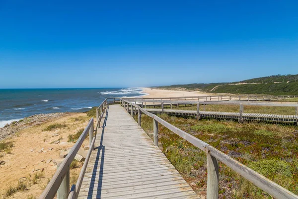 Sao Martinho do Porto, Portekiz yakınlarındaki güzel boş sahil.