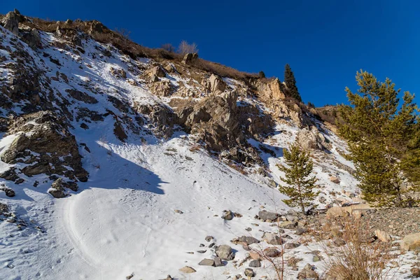 Zimní Zasněžené Hory Sluncem Bulak Almaty Kazachstán Asie — Stock fotografie