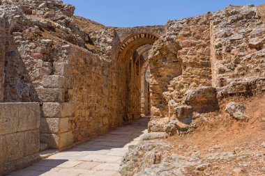 Roma Amfitiyatrosu, Merida 'nın devasa arkeolojik sahasında. Antik Roma tarafından Batı İspanya 'da kuruldu.