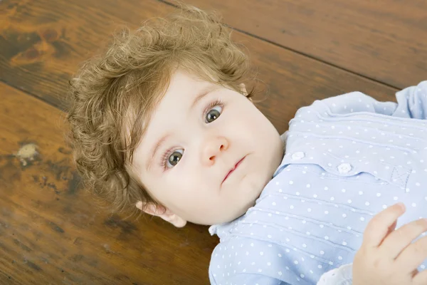 Retrato de bebé joven — Foto de Stock