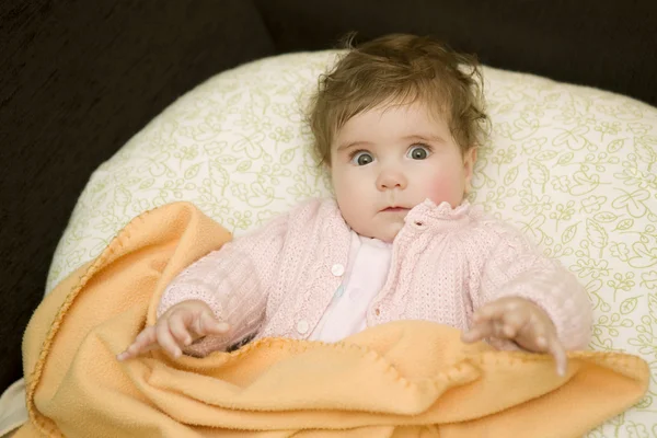 Retrato de bebê jovem — Fotografia de Stock