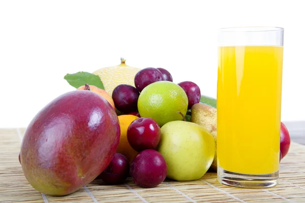 Frukt och juice — Stockfoto