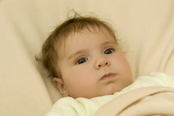 Retrato de bebé joven — Foto de Stock