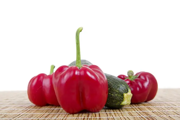 Paprika und eine Zucchini — Stockfoto