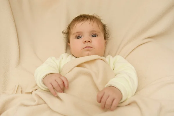 Retrato de bebê jovem — Fotografia de Stock