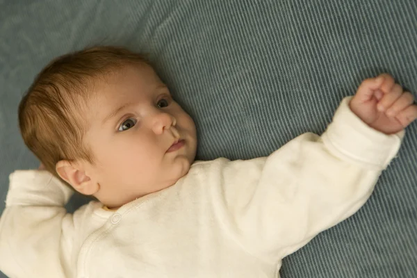 Retrato de bebê jovem — Fotografia de Stock