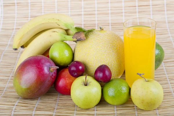 Frutas y jugos —  Fotos de Stock