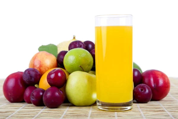 Früchte und Saft — Stockfoto